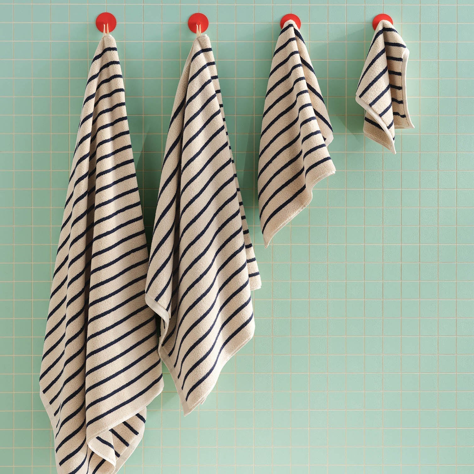 Super-Plush Set of 4 Bath Towel Bundle U9